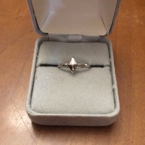 STERLING SILVER DIAMOND SHAPED RING